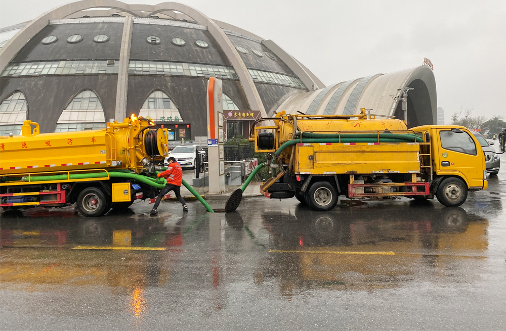 271冶山商场管道清淤
